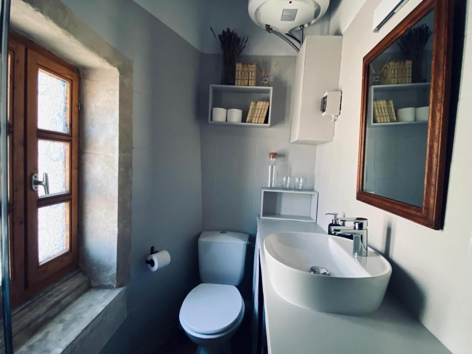 Hotel Le Pied De La Lettre Grignan Habitación foto