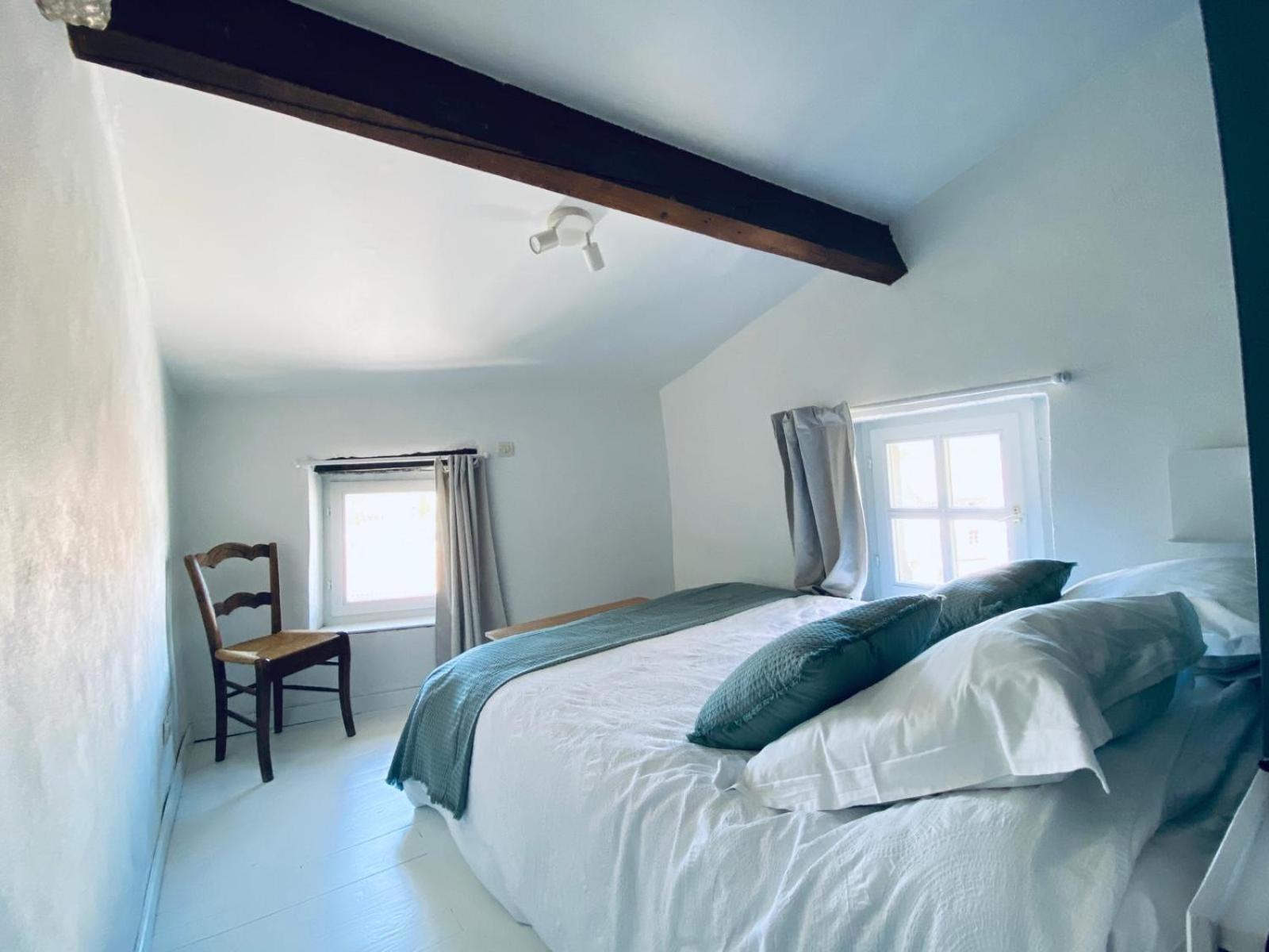 Hotel Le Pied De La Lettre Grignan Habitación foto