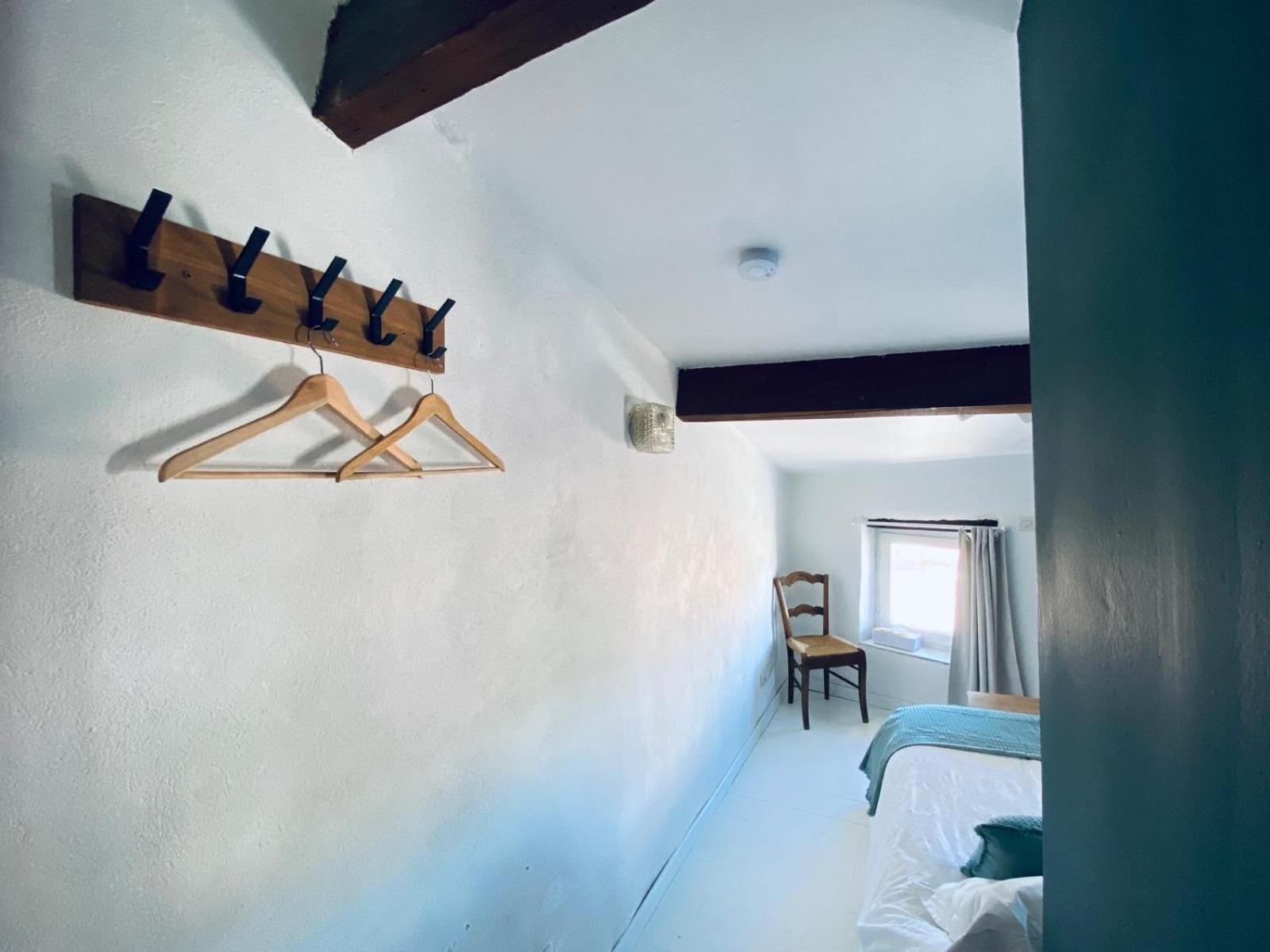 Hotel Le Pied De La Lettre Grignan Habitación foto